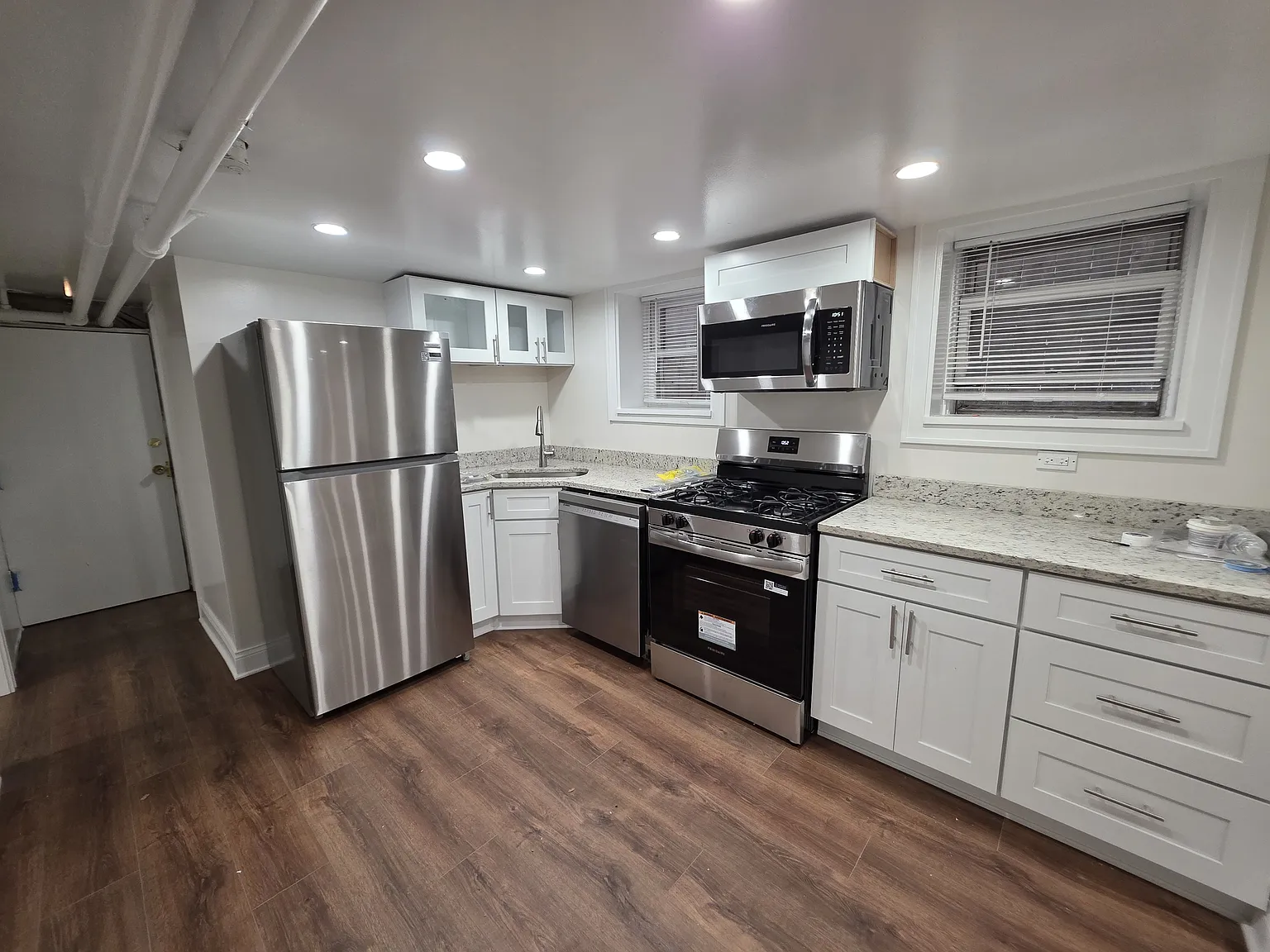 2 bed, 550 sqft, $1,595 — Photo 2