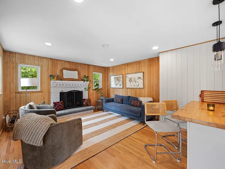 202 Windemere Rd — Photo 43