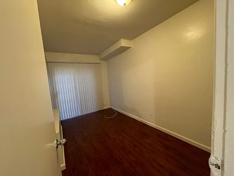 Hollywood & Highland Walkable Apartment Community — Photo 12