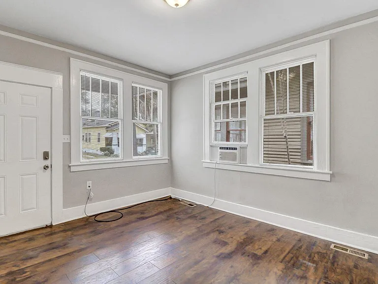 708 W Victory Dr #A — Photo 7