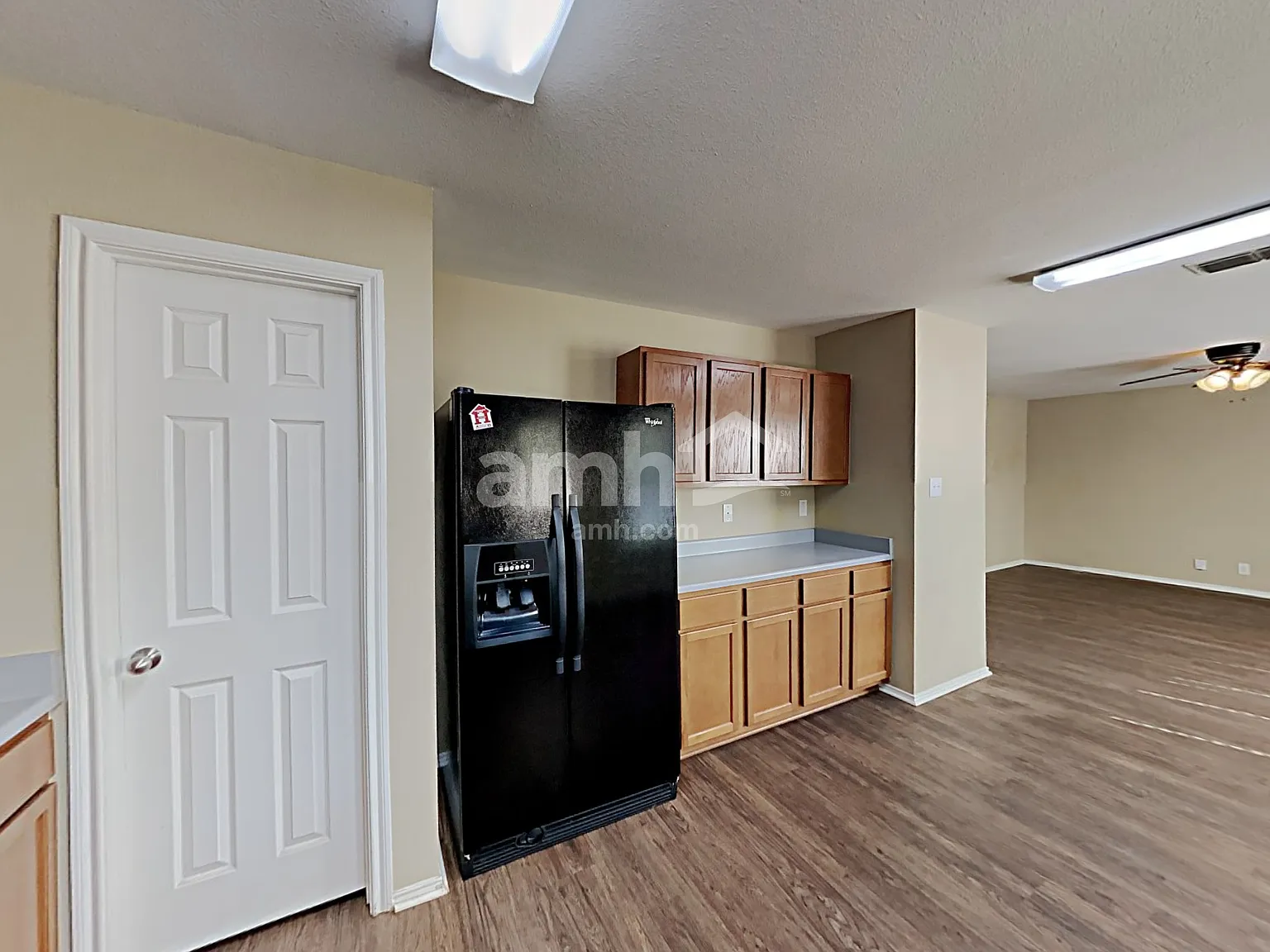 3 bed, 2.5 bath, 2430 sqft, $1,820 — Photo 4