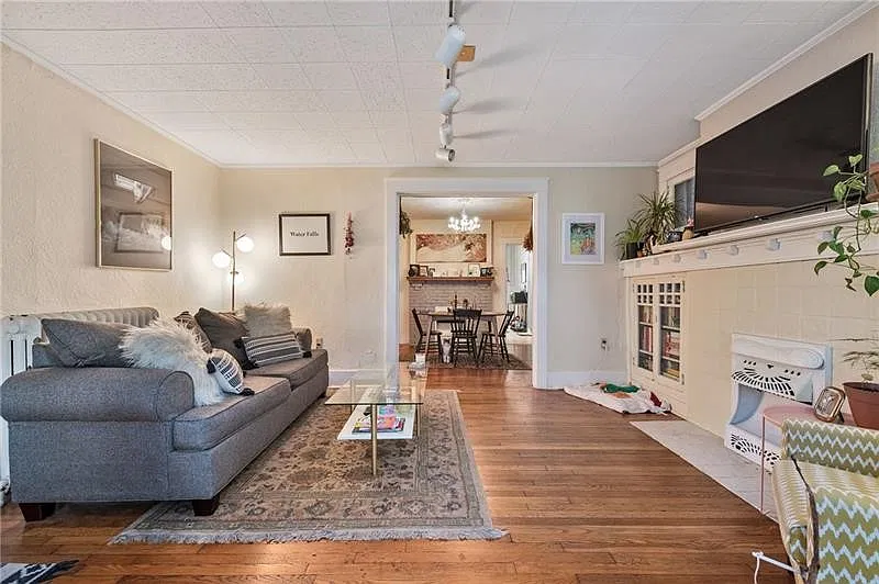 2 bed, 1200 sqft, $1,400 — Photo 2