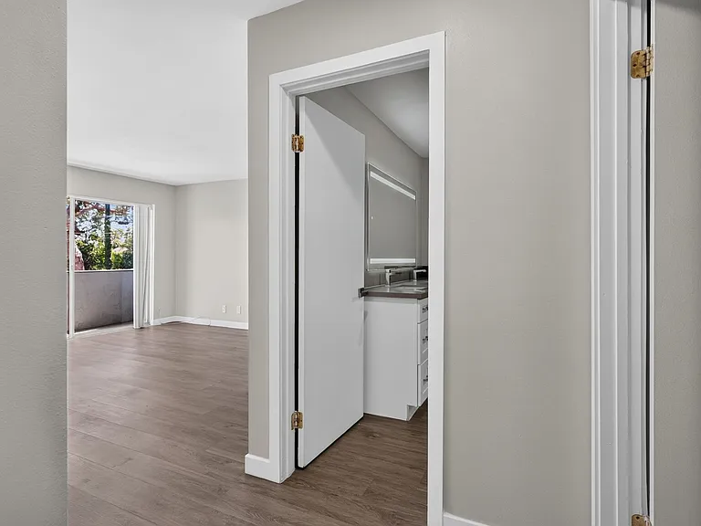 425 Coronado Ave — Photo 13
