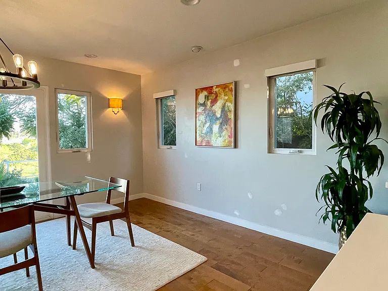 Dining room.