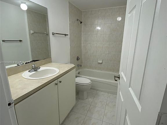 5th image of 119 SW 6th Ave #606