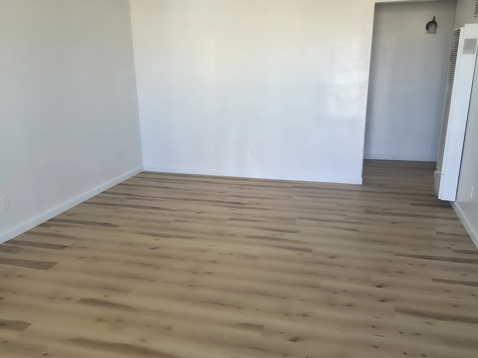 2 bed, 900 sqft, $1,300 — Photo 1