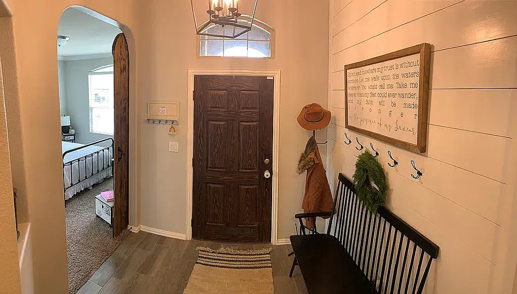 4 bed, 1960 sqft, $2,599 — Photo 3