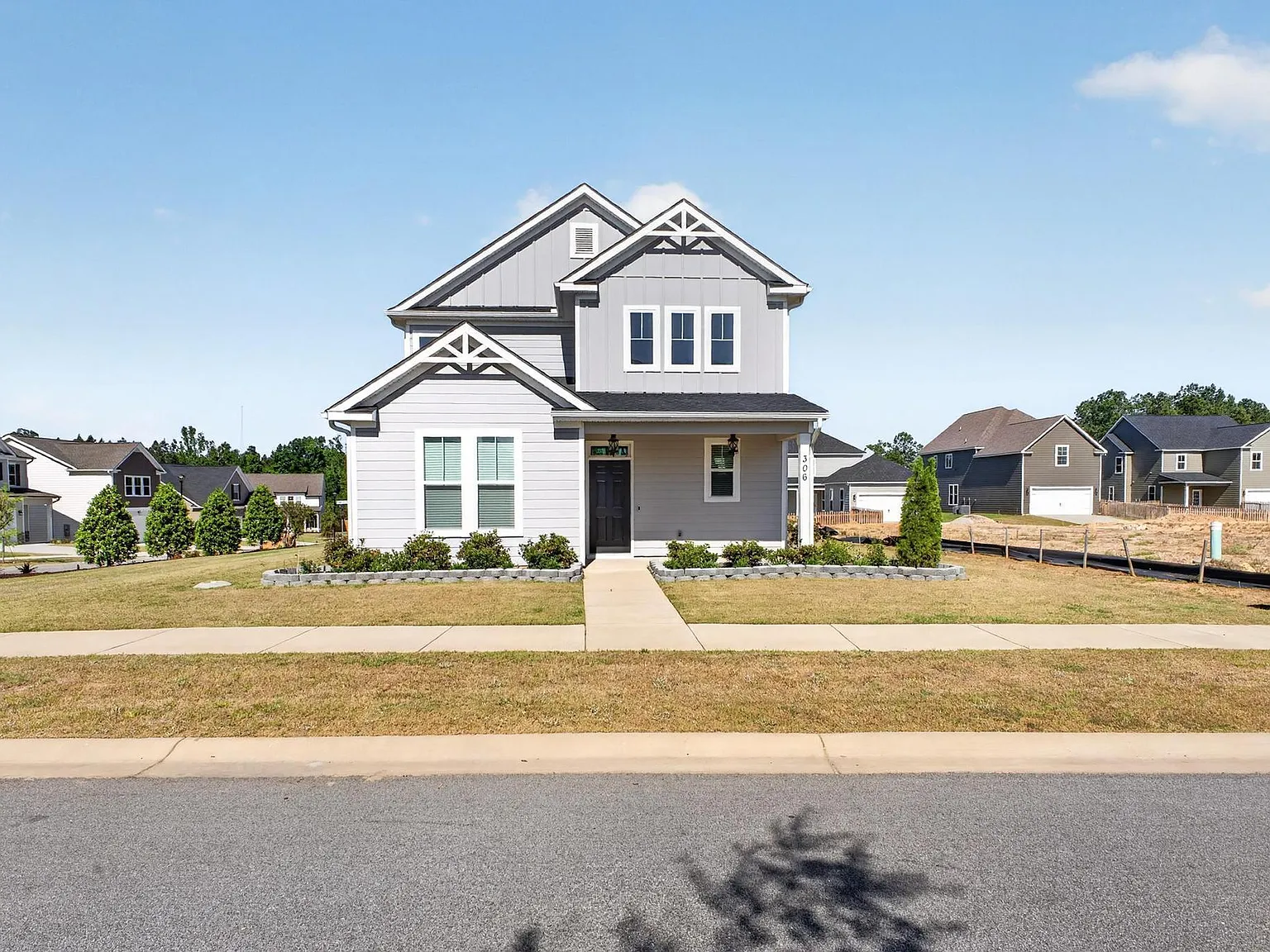 4 bed, 3.5 bath, 2460 sqft, $2,500 — Photo 2