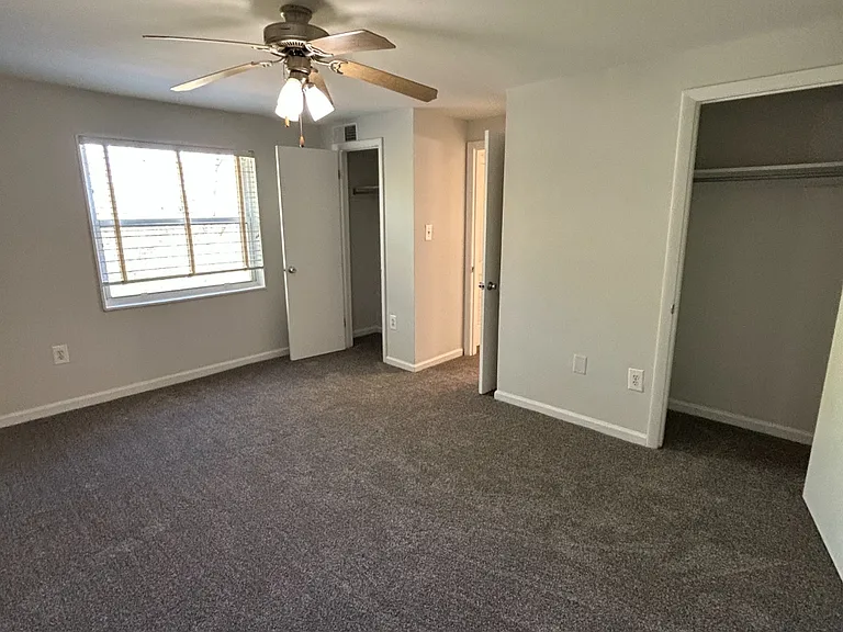 Longview — Photo 30