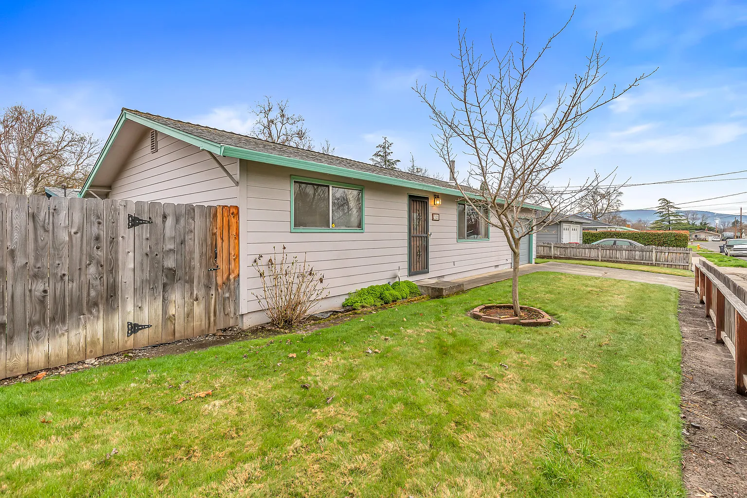 2120 Perri Pl photo 1