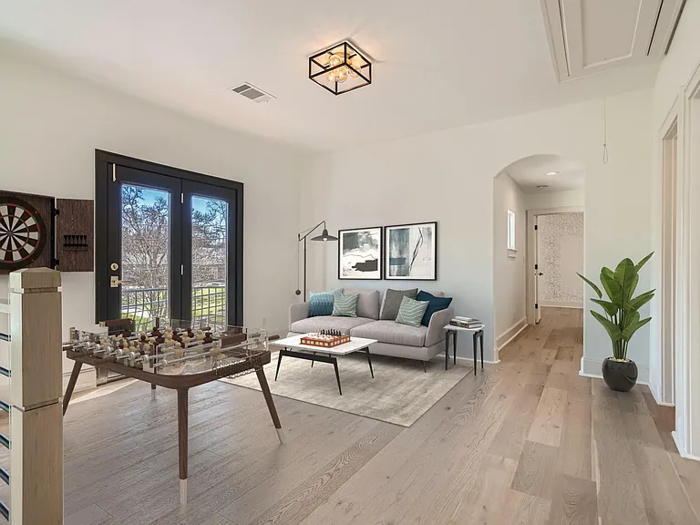 2625 McCullough St — Photo 22