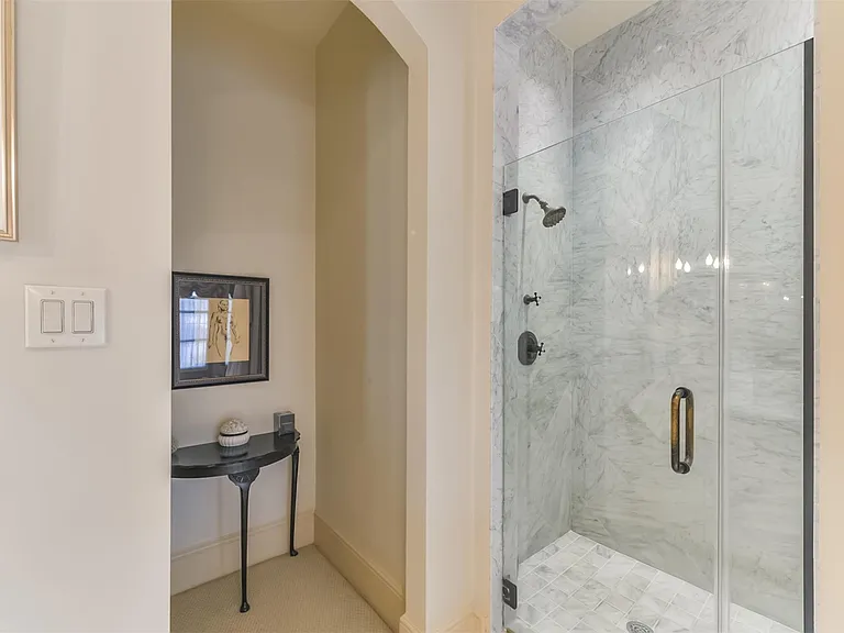 2712 Ferndale St — Photo 24