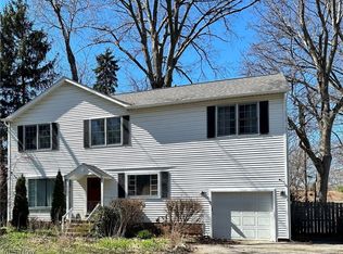 7495 Johnnycake Ridge Rd, Mentor, OH 44060