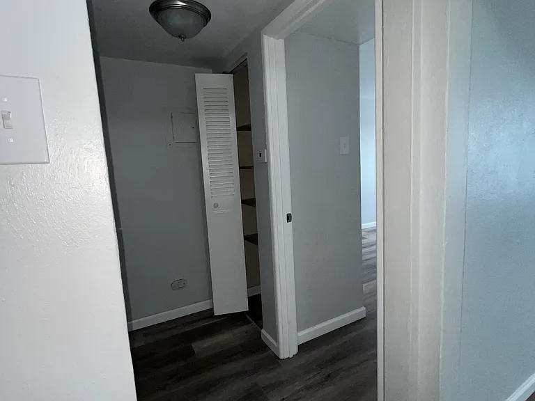 4770 Kings Dr #G — Photo 8