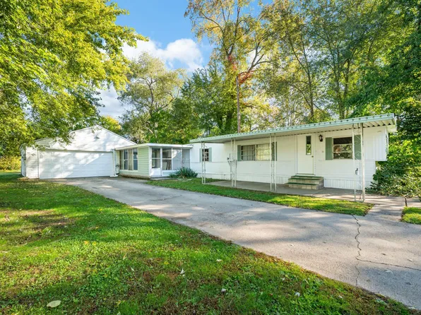 33208 Clark Ln, Niles, MI 49120