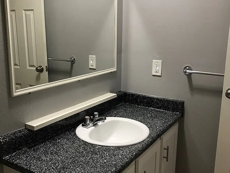 Prospect Pointe Apartments — Photo 41