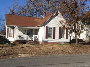 708 S Locust St, Carlinville, IL 62626