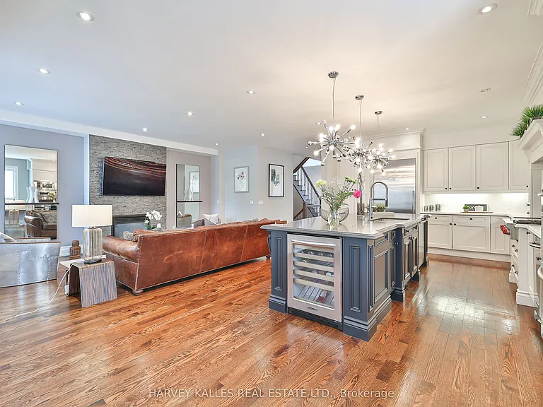44 Churchill Ave — Photo 17