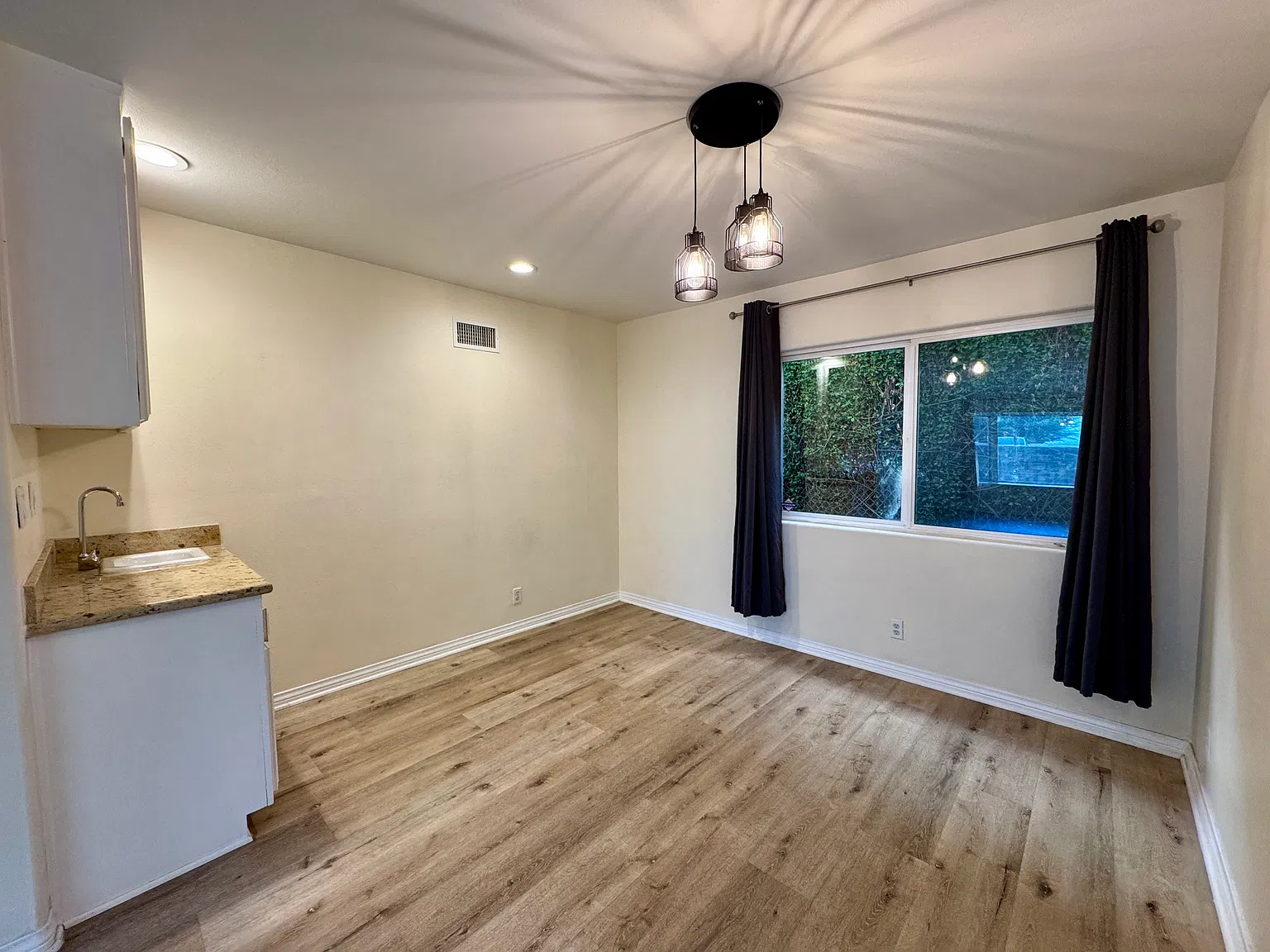 1 bed, 700 sqft, $2,200 — Photo 3