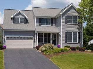 10 Hilltop Dr, Cohoes, NY 12047