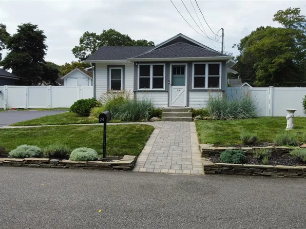 24 Canary Road, Rocky Point, NY 11778