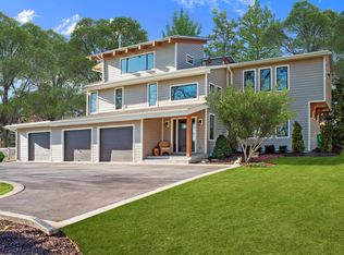 911 Maytag Rd, Lake Geneva, WI 53147