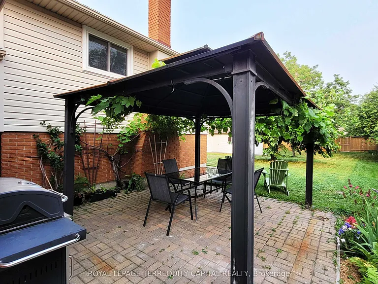 16 Mayfair Ct — Photo 28
