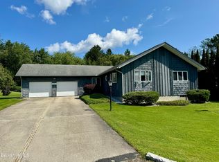 123 Shore Dr, Pittsfield, MA 01201