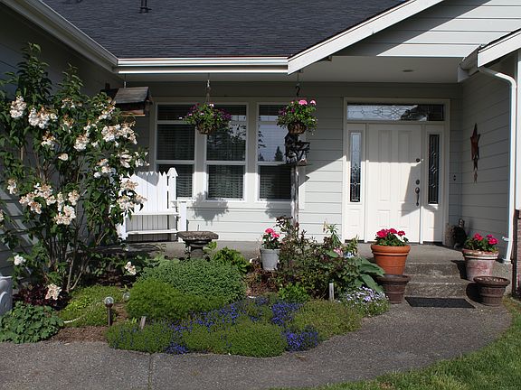 2nd image of 165 Tamarack Ct N
