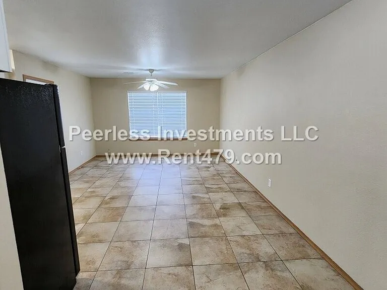844A Lariat St — Photo 2