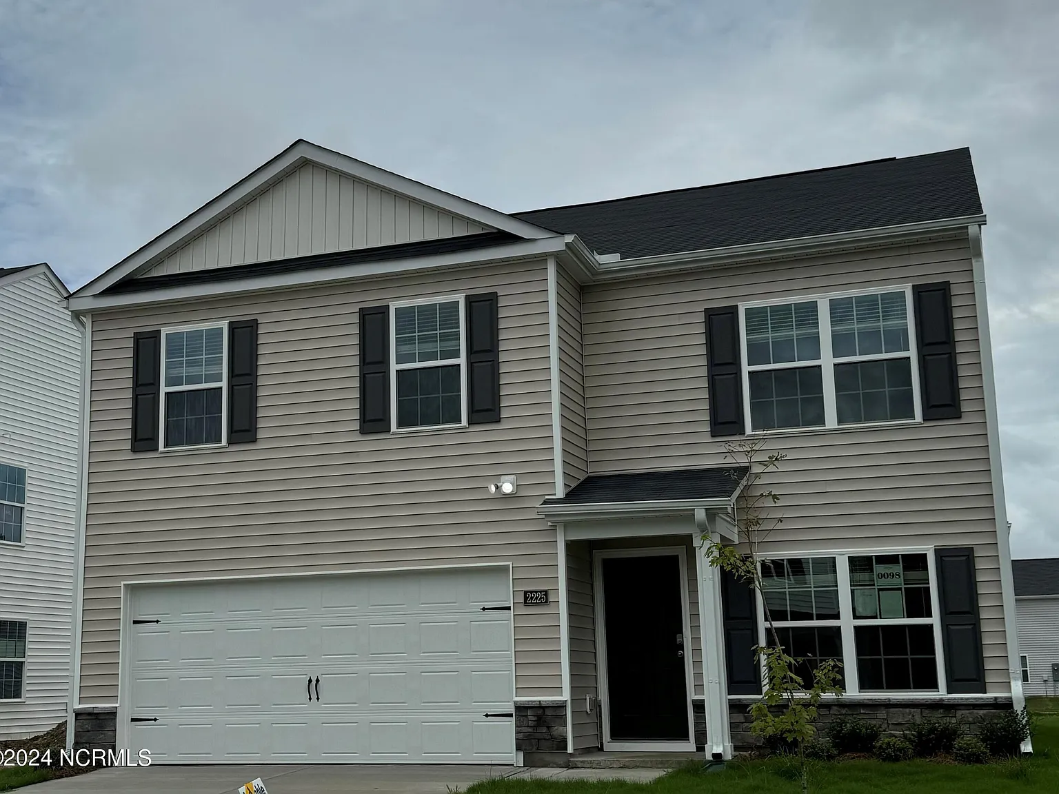 4 bed, 2.5 bath, 1991 sqft, $2,050 — Photo 1