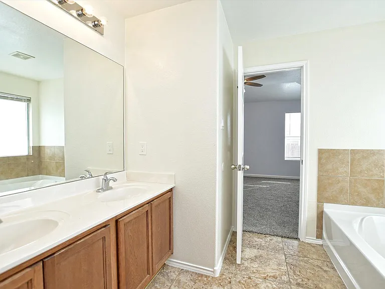 401 Bandara Woods Blvd — Photo 19