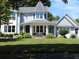 7563 Paradise Dr, Grand Blanc, MI 48439