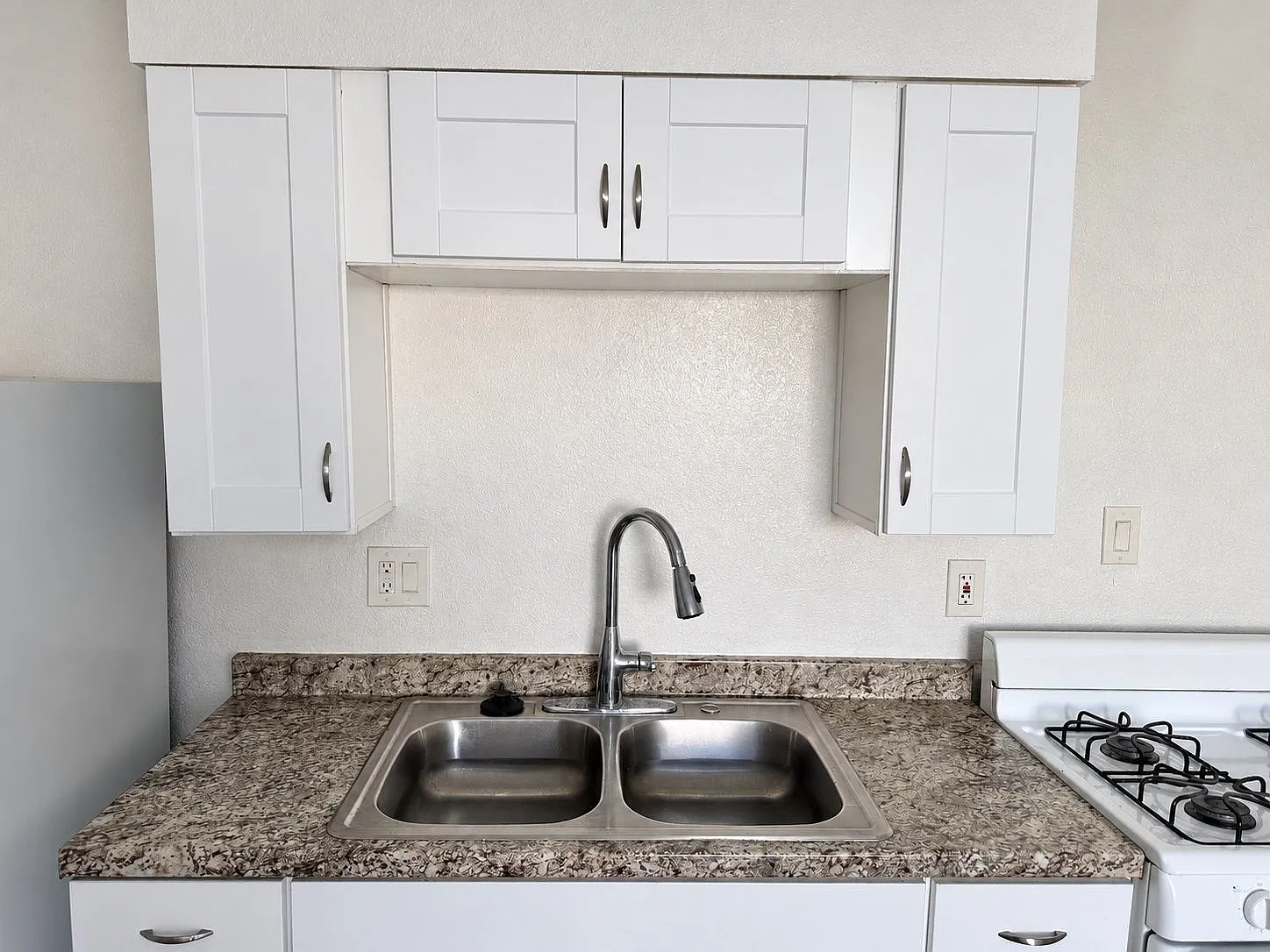 4634 E Belmont Ave — Photo 4