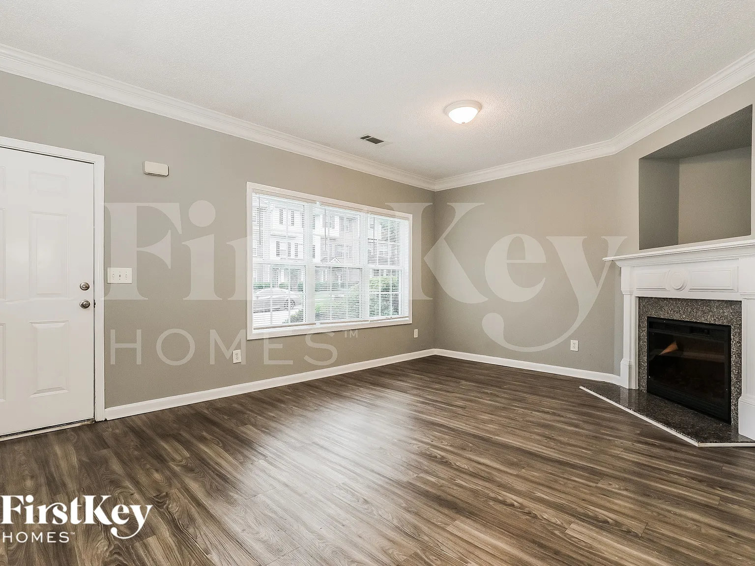 3 bed, 2.5 bath, 1596 sqft, $1,640 — Photo 3