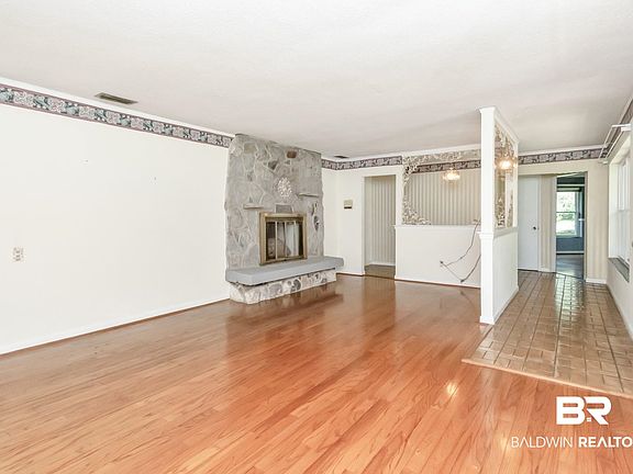 4th image of 400 McQueen Ave