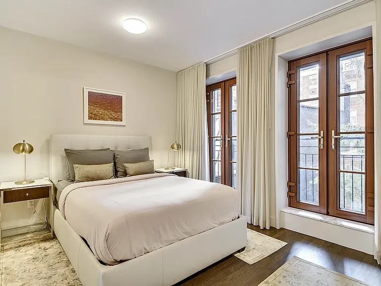206 E 20th St #TOWNHOUSE — Photo 14
