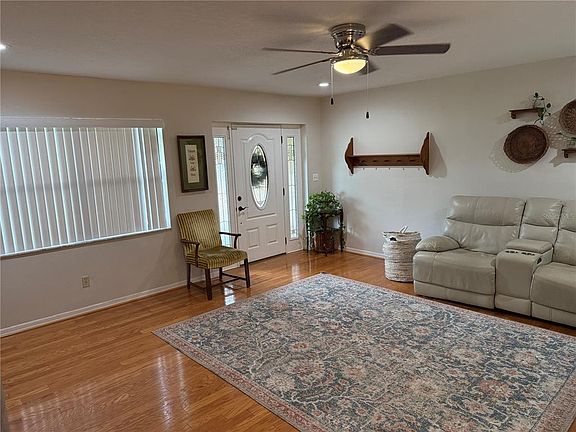 2nd image of 124 N POINTE DRIVE