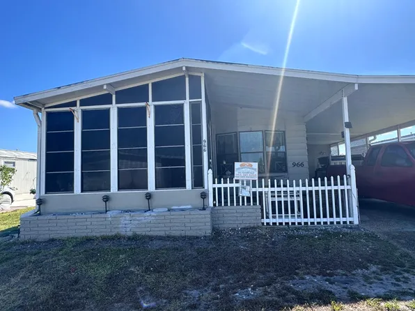 966 Avanti Way, North Fort Myers, FL 33917