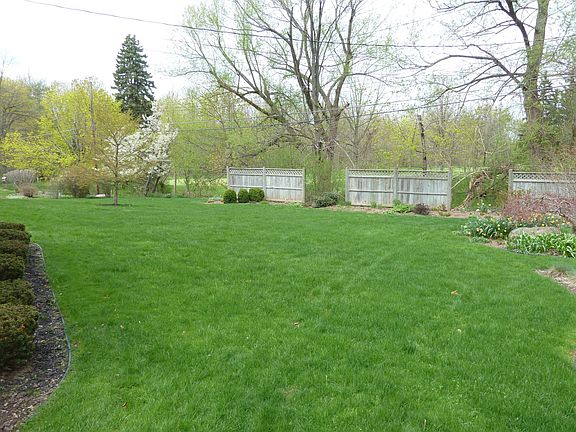 3rd image of 30 Candlewood Dr