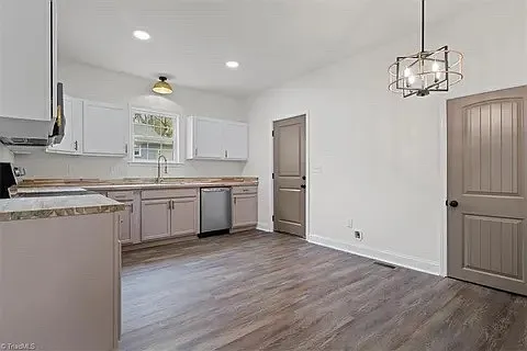 814 Douglas St — Photo 10