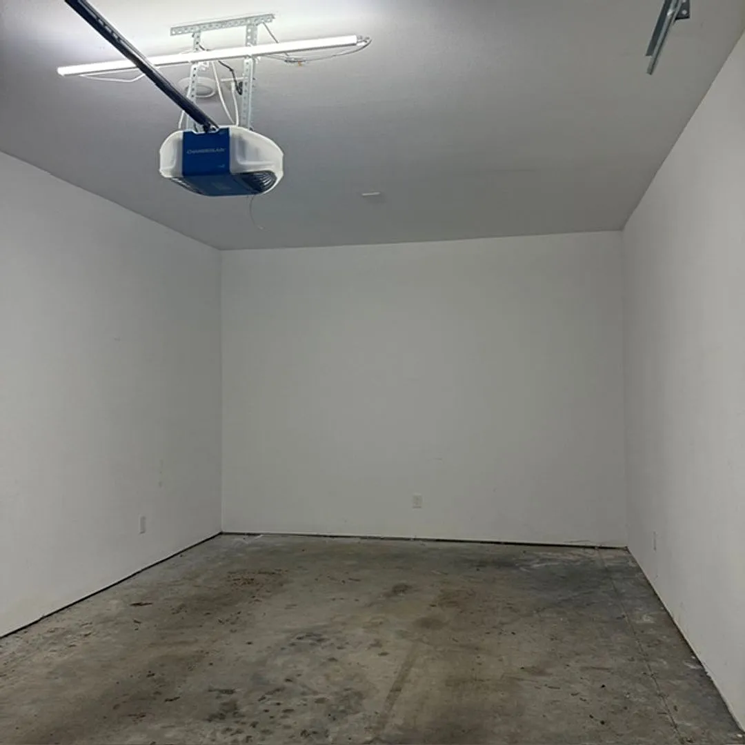 2 Bedroom 1 Bath House with garage — Photo 2