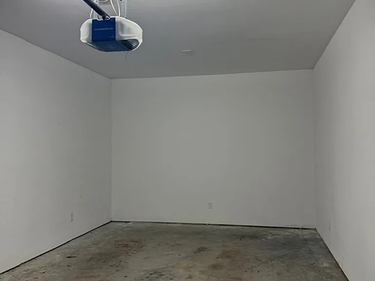 774 Parklawn Ct — Photo 2
