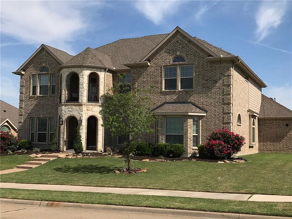 1st image of 933 Regal Bluff Ln