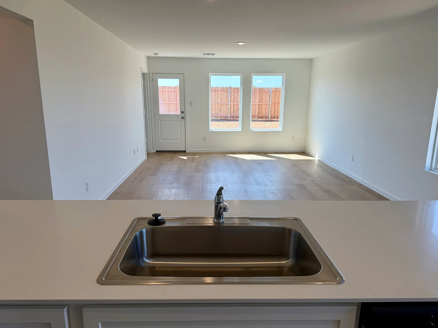 3 bed, 1326 sqft, $1,875 — Photo 2