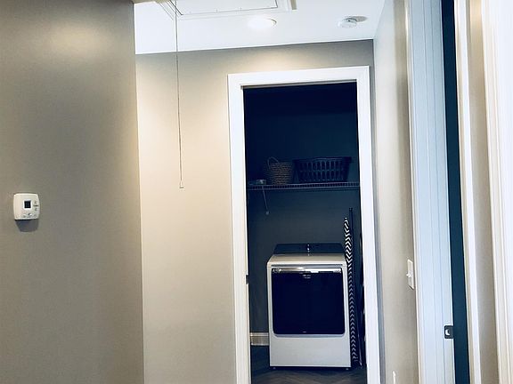 5th image of 5948 Woodlands Ave