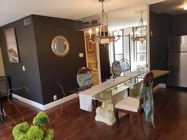 260 E Chestnut St — Photo 12