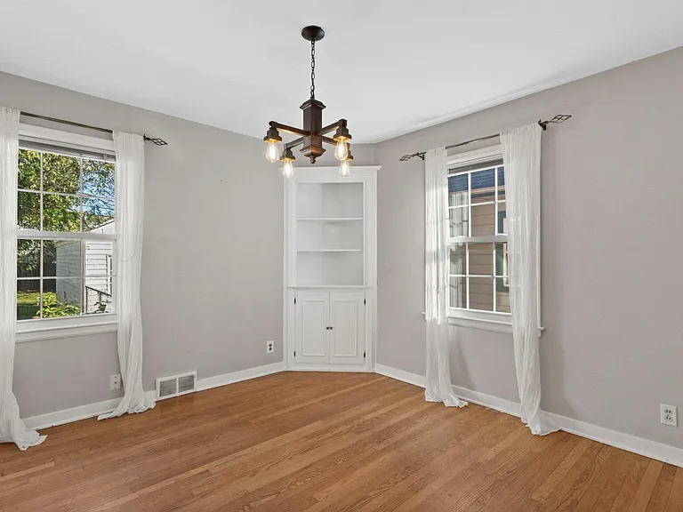 4918 N Berkeley Blvd — Photo 11