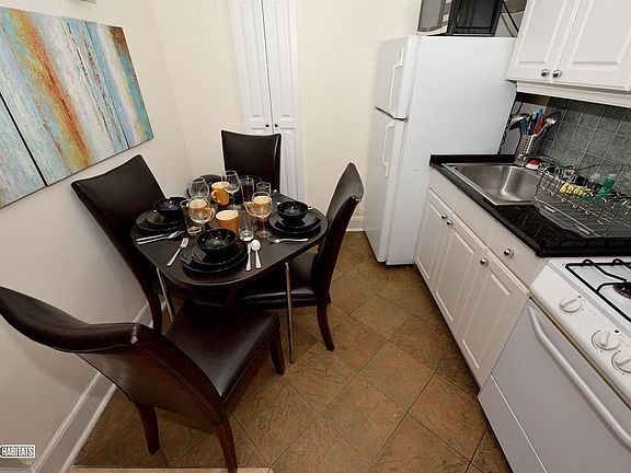 3rd image of 405 E 61st St APT 4C