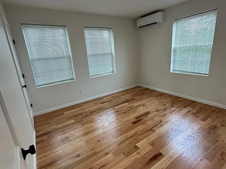 337 Franklin Ave — Photo 11